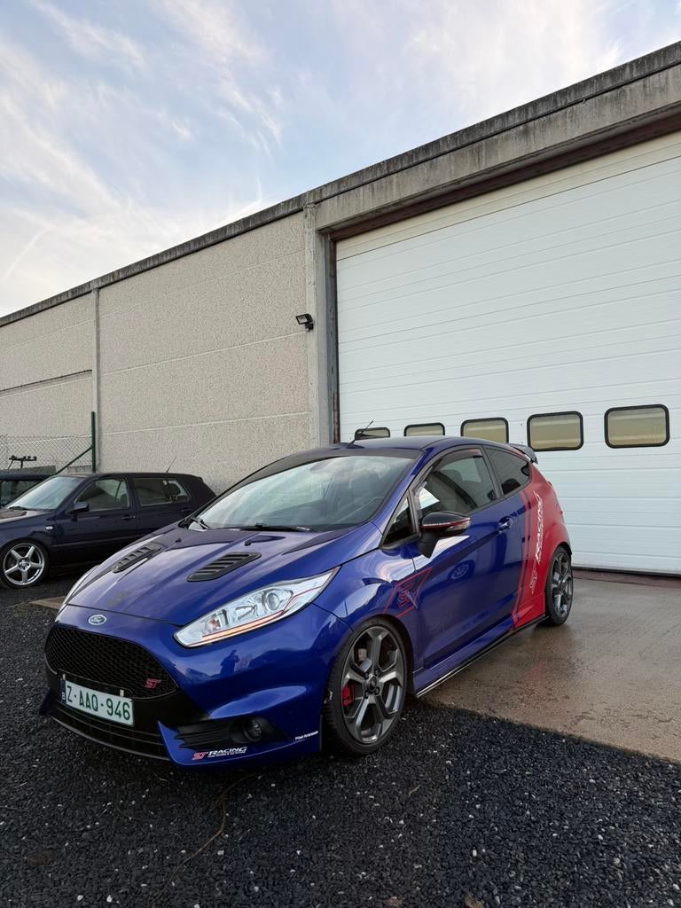 FORD FIESTA ST SPORT 1.6 ESSENCE 134 KW 2017 EURO6B, Voorwielaandrijving, 1596 cc, 140 g/km, Blauw