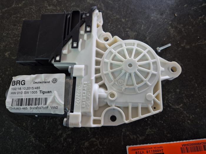 Moteur de vitre portière d'un Volkswagen Tiguan, Enlèvement ou Envoi, 3 mois de garantie, Utilisé, Volkswagen