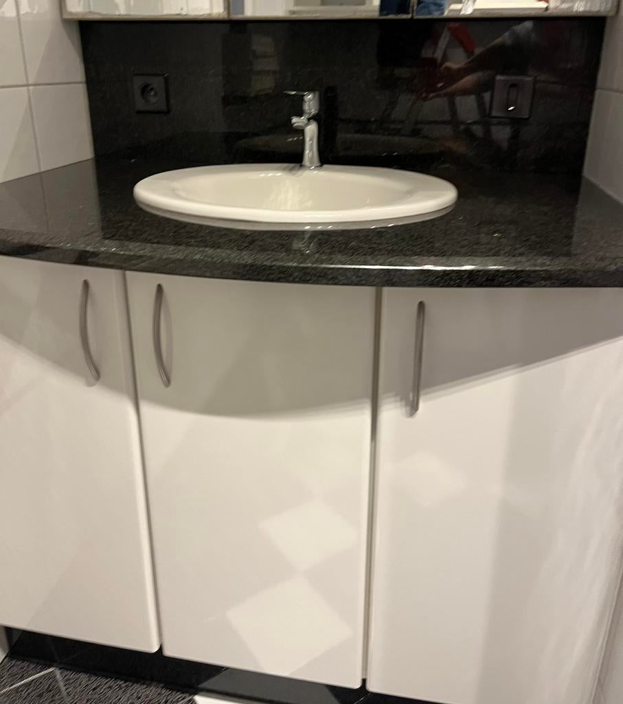 Witte hoogglans kastjes met inox handgreep, Huis en Inrichting, Badkamer | Badkamermeubels, Ophalen, 100 tot 150 cm, Zo goed als nieuw