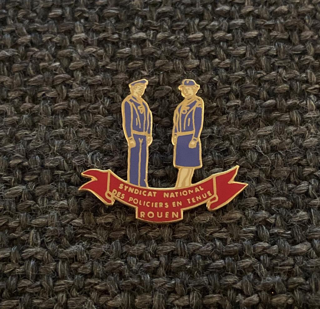 PIN - SYNDICAT DES POLICIERS - ROUEN - POLICE - POLITIE, Verzenden, Gebruikt, Overige onderwerpen, Speldje of Pin
