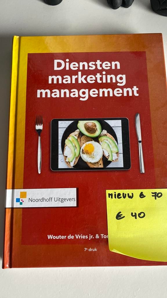 Boek Diensten Marketing Management, Ophalen, Zo goed als nieuw, Management