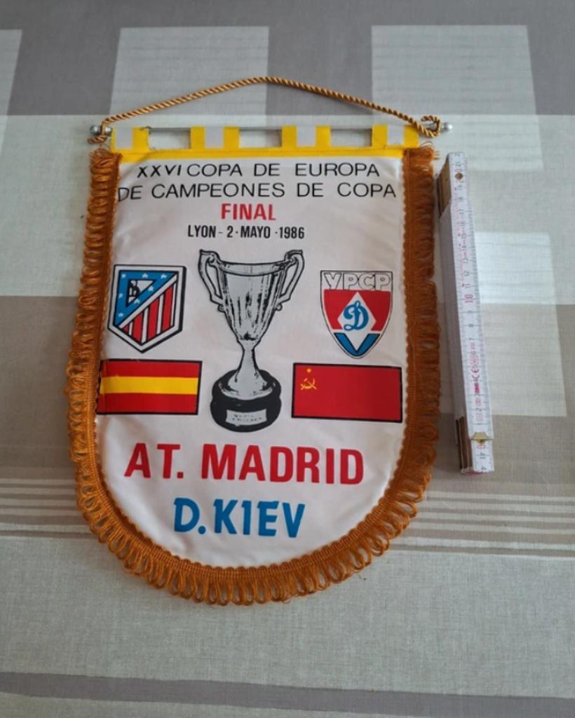 Bannière finale entre l'Atlético Madrid et le Dynamo Kiev, Enlèvement ou Envoi, Comme neuf