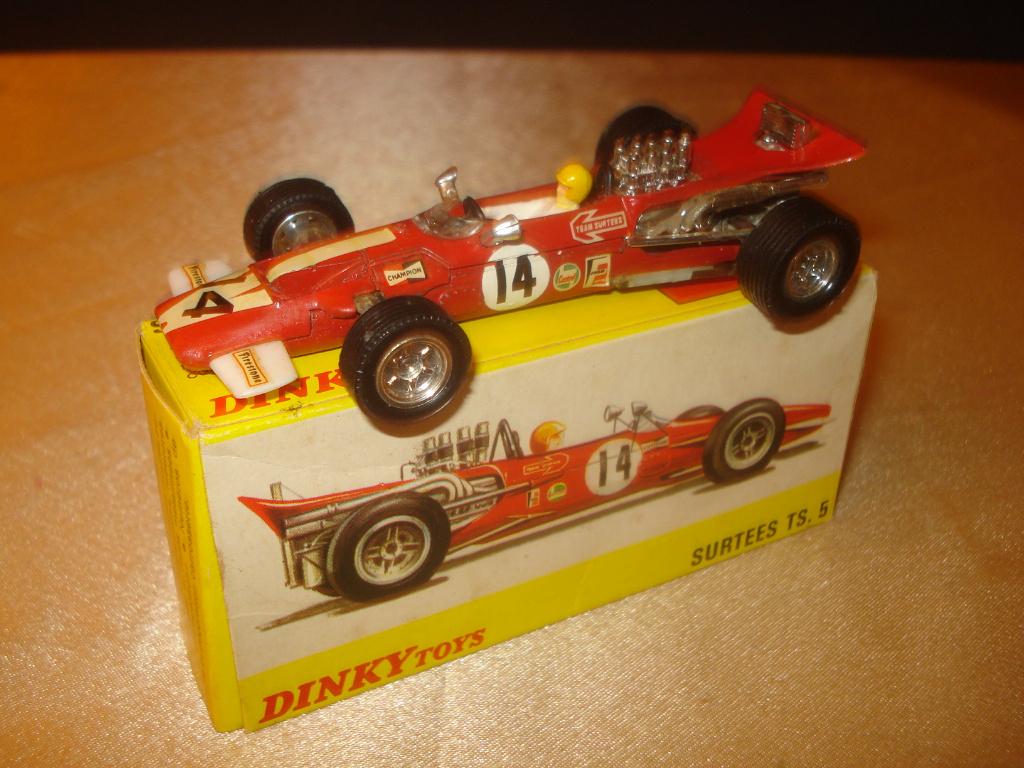 DINKY TOYS Ancienne Surtees TS. 5 + Boîte Originale, Enlèvement ou Envoi, Comme neuf, Voiture, Dinky Toys