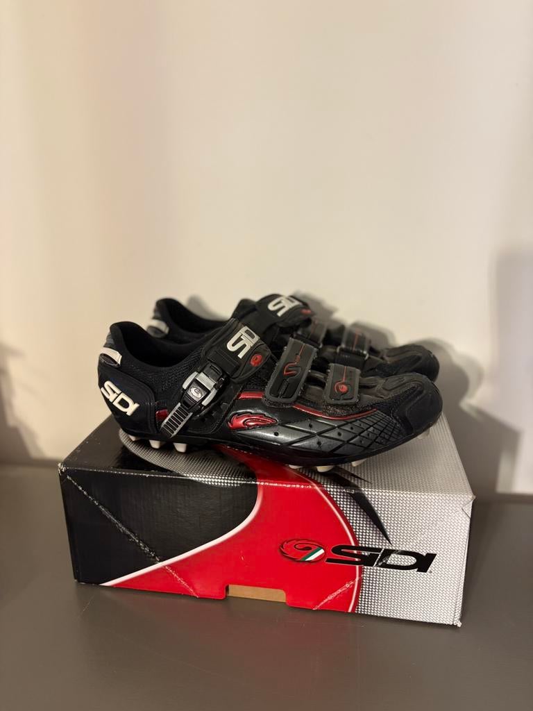 SIDI MTB fietsschoenen – zwart/rood – maat 45, Ophalen, Zo goed als nieuw, Zwart