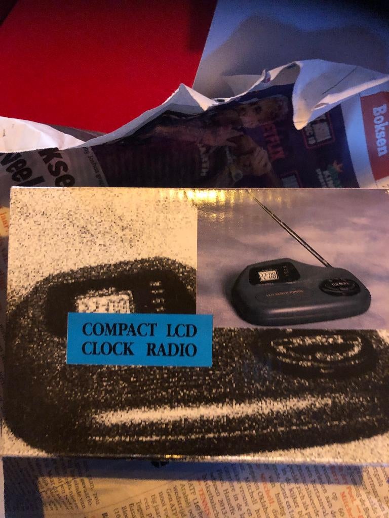 nieuwe, vintage compact LCD clock radio, Ophalen of Verzenden, Nieuw, Digitaal