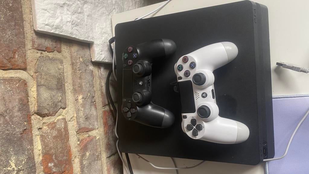 Playstation 4 (2manette), Enlèvement ou Envoi, Utilisé
