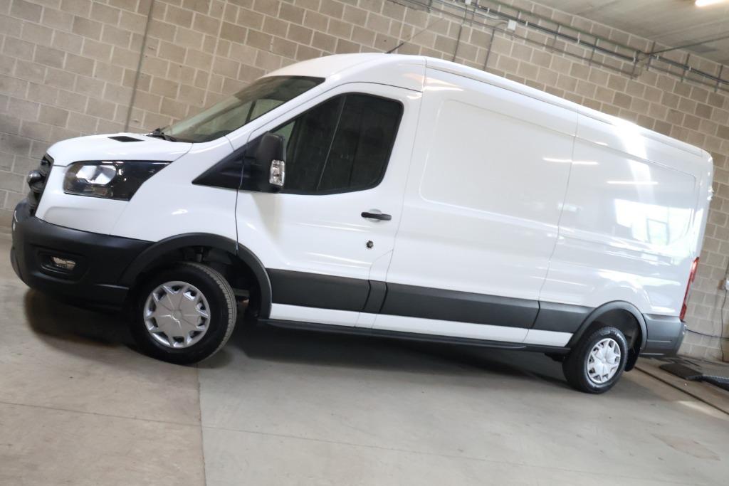 Ford Transit L3H2 130 PK MT6 TREND| Airco| CC| Sensoren, Auto's, Bestelwagens en Lichte vracht, Voorwielaandrijving, Stof, 1995 cc
