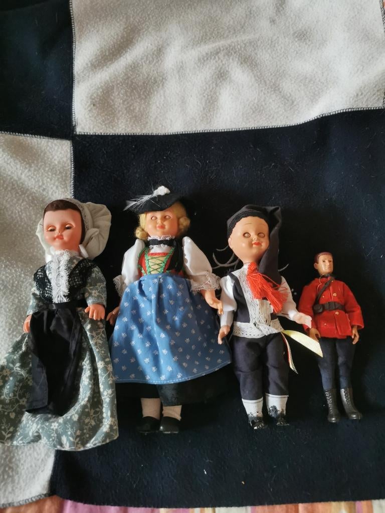4 Mooie antieke popjes, Verzamelen, Ophalen of Verzenden, Gebruikt
