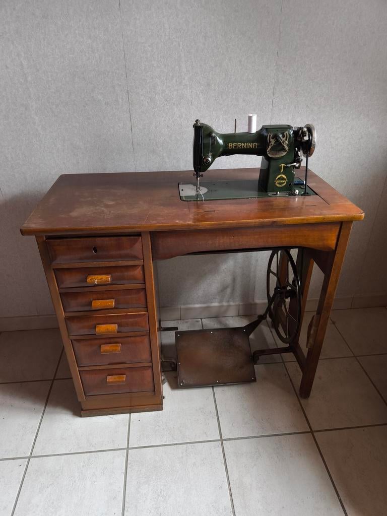 Bernina oude naaimachine vintage, Ophalen