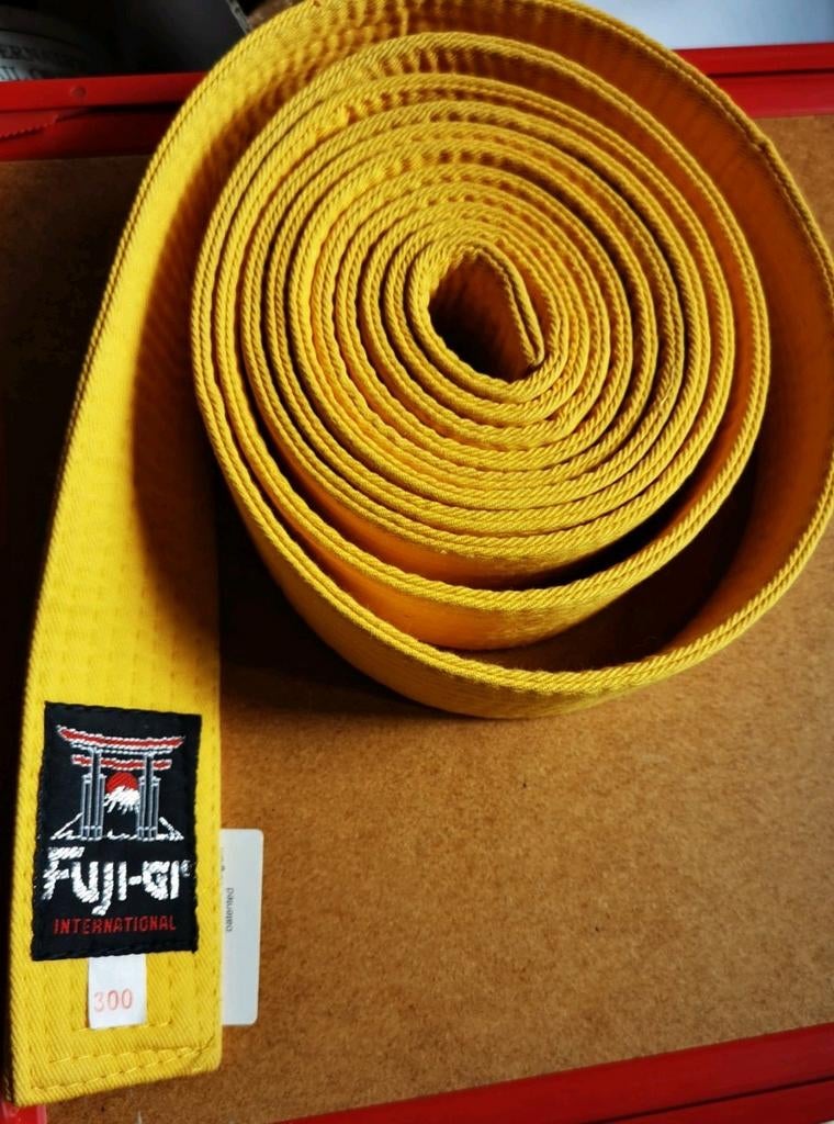 Ceintures d'arts martiaux Fuji-gi 3 mètres Jaune, violet, co, Sports & Fitness, Enlèvement ou Envoi, Comme neuf, Vêtements d'arts martiaux
