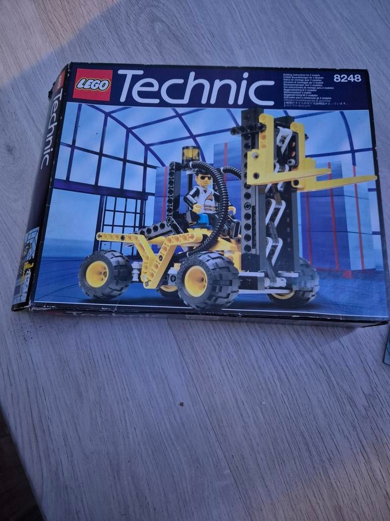 Lego set 8248 nog volledig alleen doos een beetje beschadigd, Ophalen