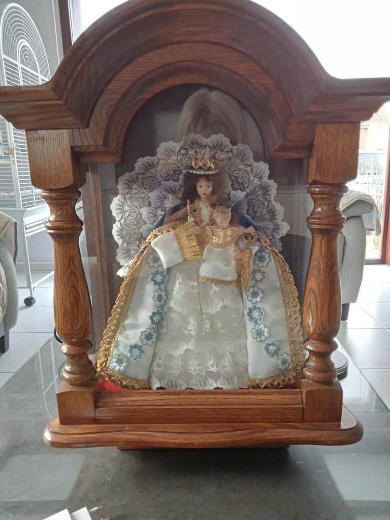 Mariabeel in eikenkast, Ophalen