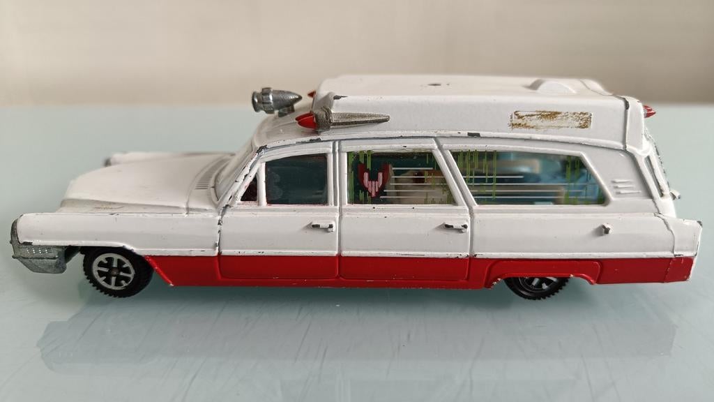 Dinky Toys Cadillac ambulance England, Ophalen of Verzenden