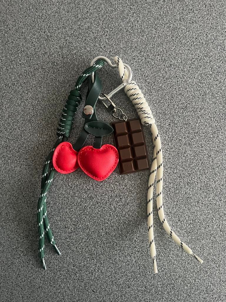Sleutelhanger met kers en chocolade, Ophalen of Verzenden, Nieuw