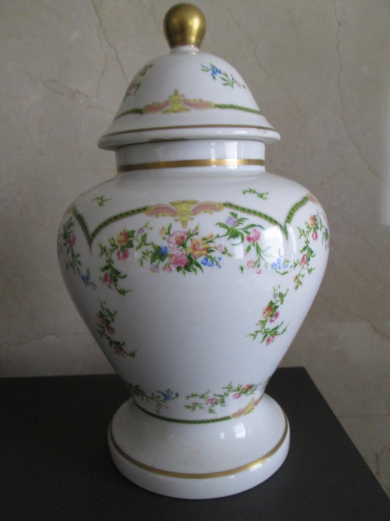 Vintage; Limoges dekselvaas van 28 cm versiert met bloemen e, Ophalen of Verzenden
