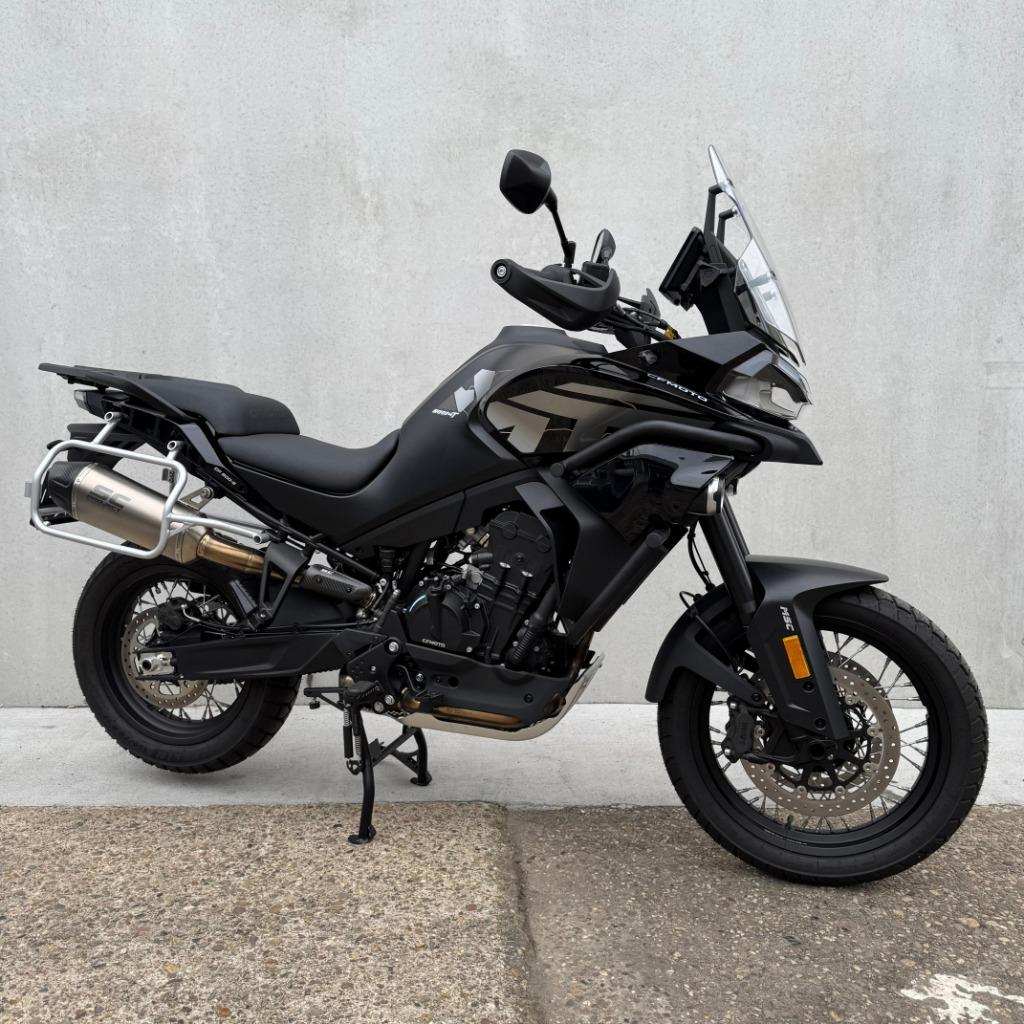 CFMoto 800 MT Explore - 2024, Handvatverwarming, 2 cilinders, Motorrijbewijs A, Bedrijf