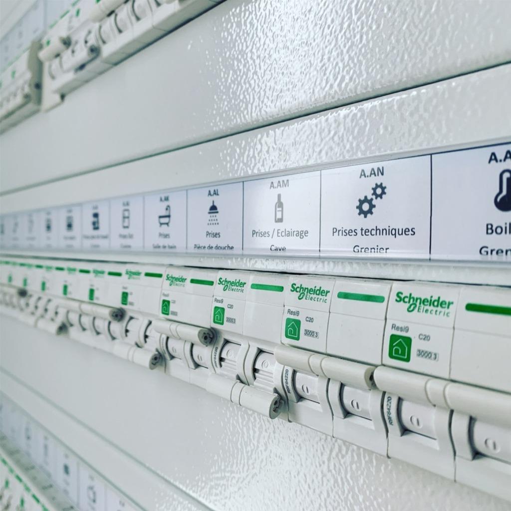 Jonathan – Intégrateur domotique & solutions techniques, Diensten en Vakmensen, Elektriciens