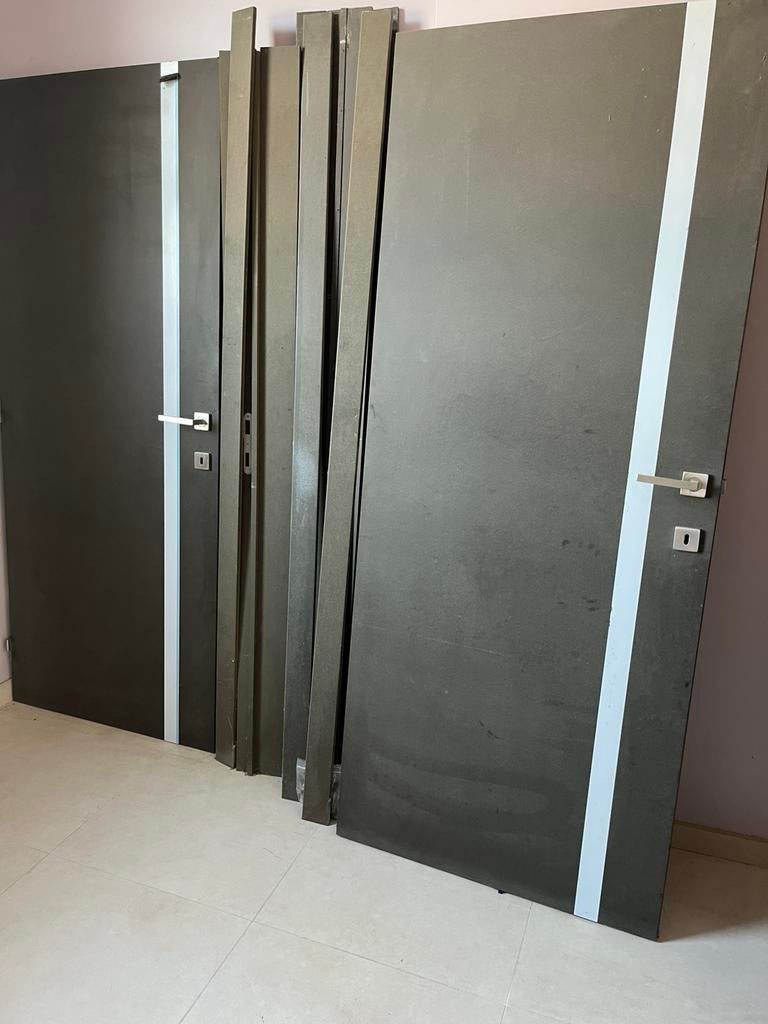 2 portes intérieurs MDF noires avec bande inox sur une face, Bricolage & Construction, Fenêtres & Moustiquaires, Enlèvement, Utilisé