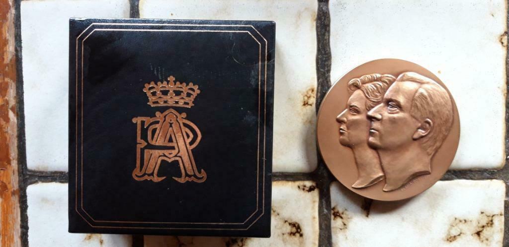 Médaille " Paola et Albert " - Alasia Borghese - Bronze, Ophalen of Verzenden, Brons