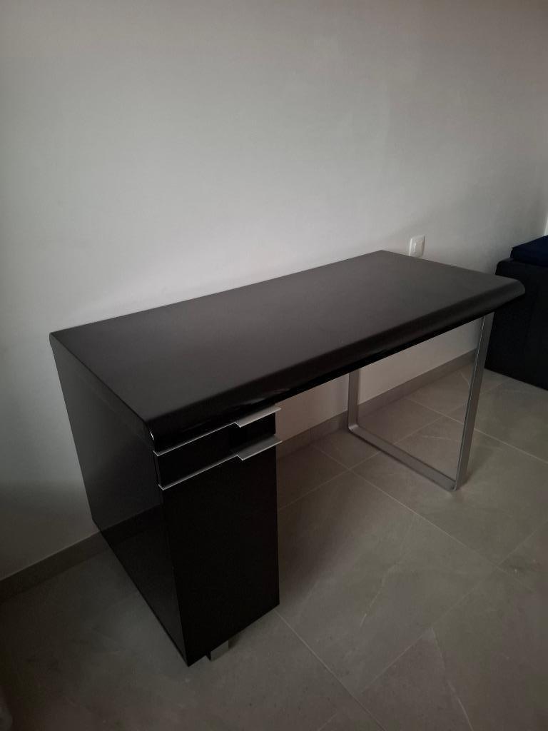 bureau in zwart hoogglans(in prijs verlaagd! 80 euro ipv 100, Huis en Inrichting, Bureaus, Ophalen, Zwart, Gebruikt, Overige merken