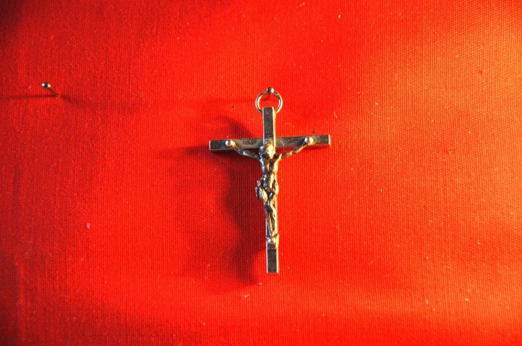 §  pendentif croix religieuse (18), Enlèvement ou Envoi, Utilisé, Croix ou Symbole, Autres matériaux
