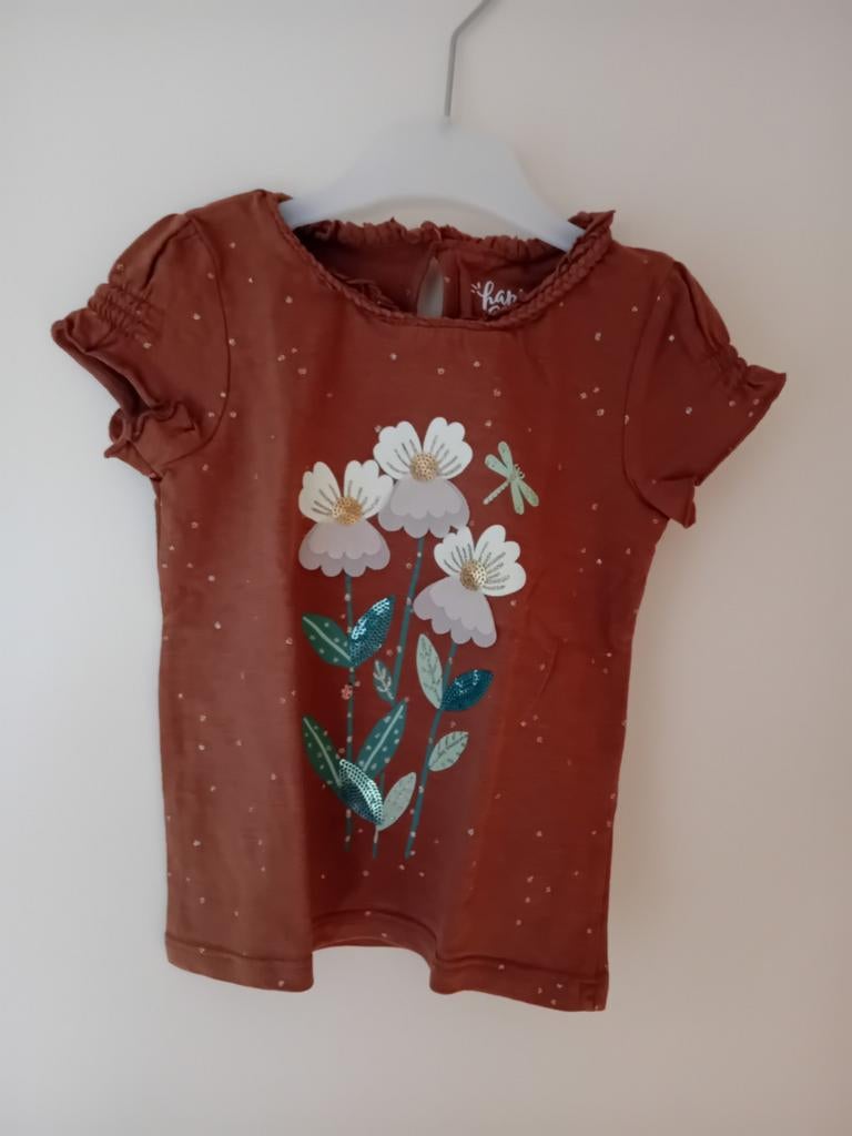 Bruin T-shirt met bloemen, Kinderen en Baby's, Happy girls club, Meisje, Ophalen of Verzenden, Zo goed als nieuw