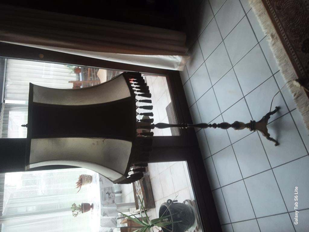 Staanlamp met kap met volle koperen voet ., Ophalen