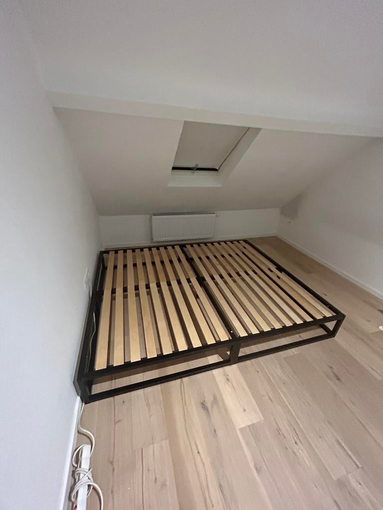 Dubbel Metalen bedframe & lattenbodem, Ophalen, Zo goed als nieuw