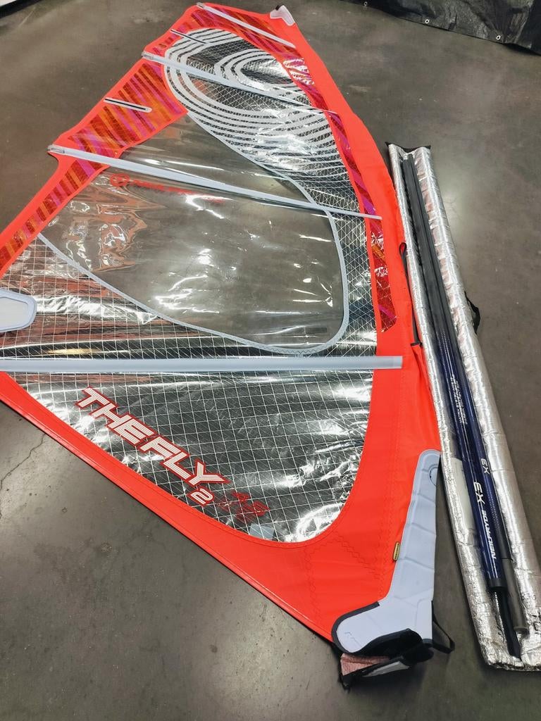 Surfzeil Nielpryde thefly 4,5 m met mast, Ophalen, Zeil