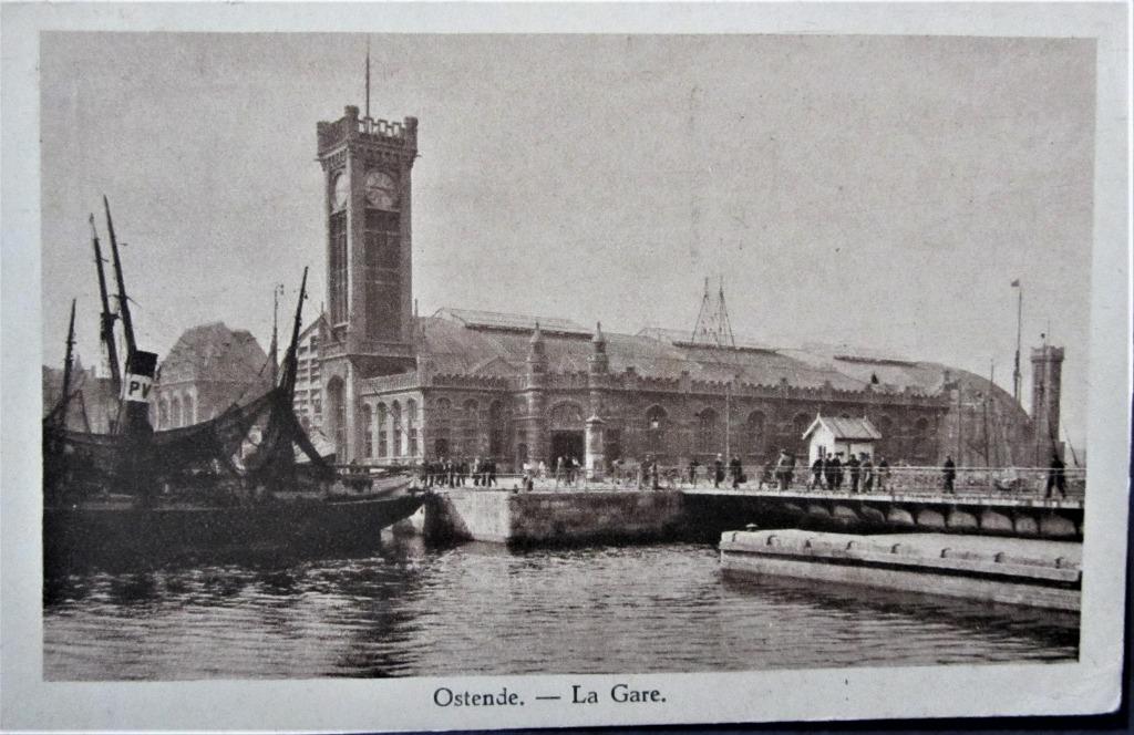 POSTKAART- OOSTENDE, HET STATION EN DE HAVEN- 1927, Ophalen of Verzenden, 1920 tot 1940, Gelopen, West-Vlaanderen