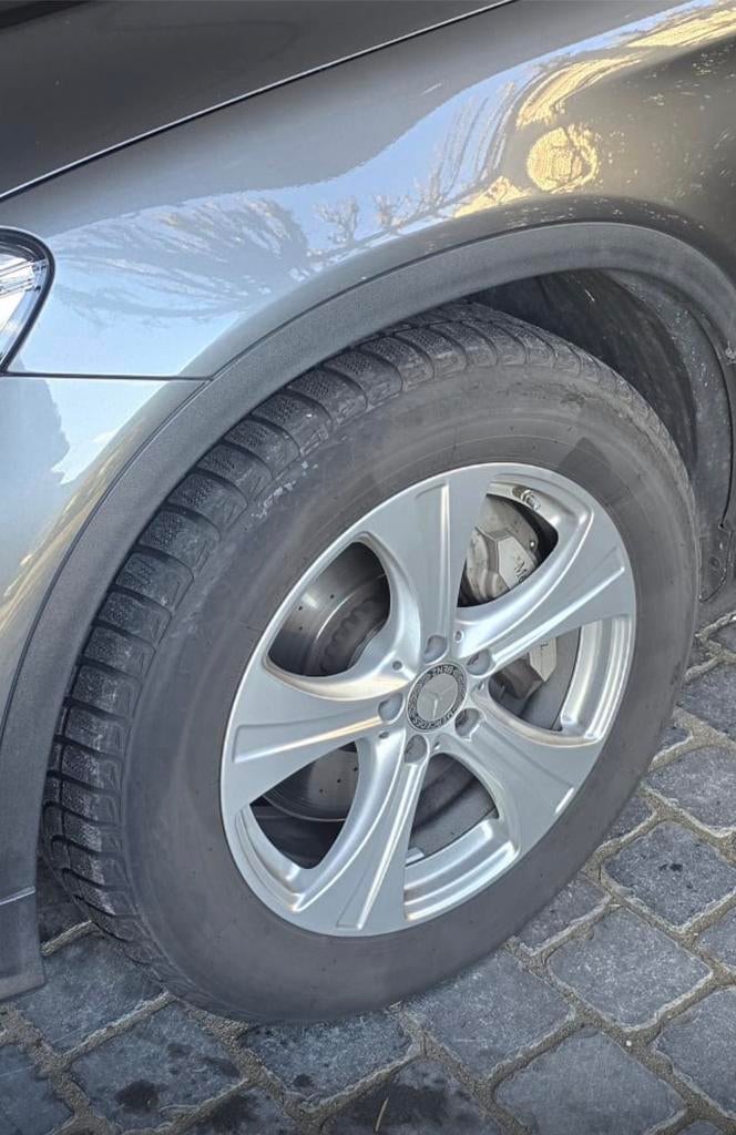 Mercedes alu velgen met  winterbanden op 235/60/R18, Ophalen, Mercedes-Benz