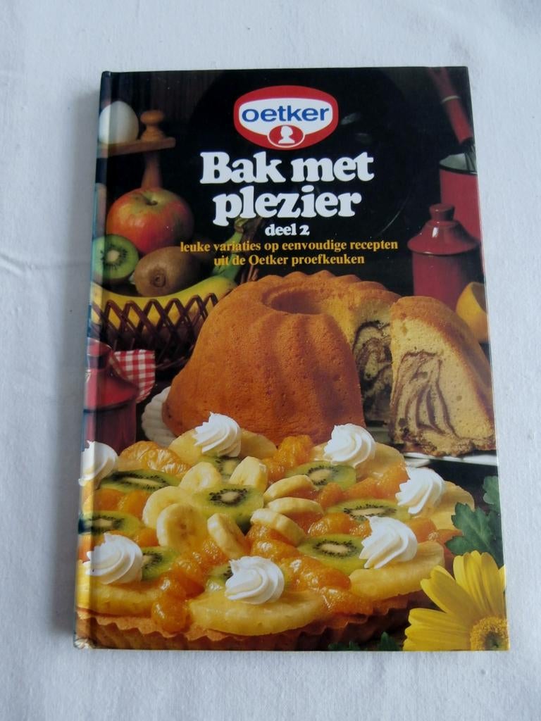 Kookboek " Bak met plezier " OETKER deel 2 1982, Gâteau, Tarte, Pâtisserie et Desserts, Enlèvement ou Envoi, Oetker, Comme neuf