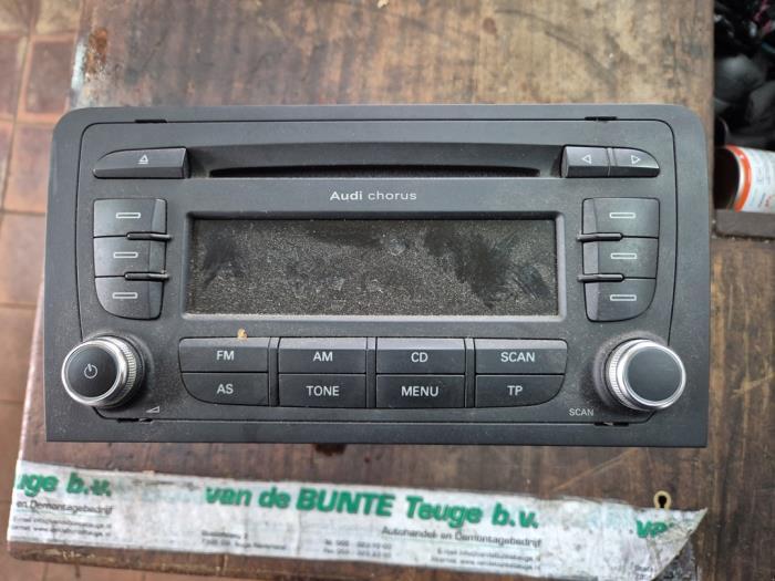 Radio CD Speler van een Audi A3, Auto-onderdelen, Elektronica en Kabels, Audi, Gebruikt, 3 maanden garantie, Ophalen of Verzenden