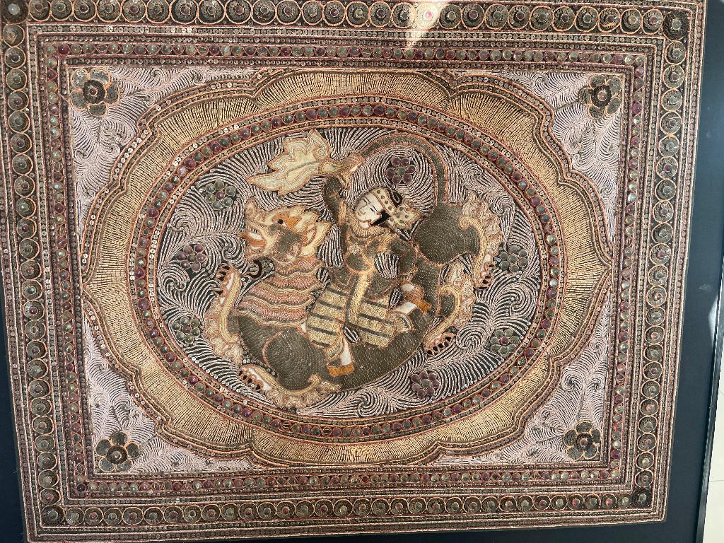 Tapisserie Birmane Kalaga, Enlèvement