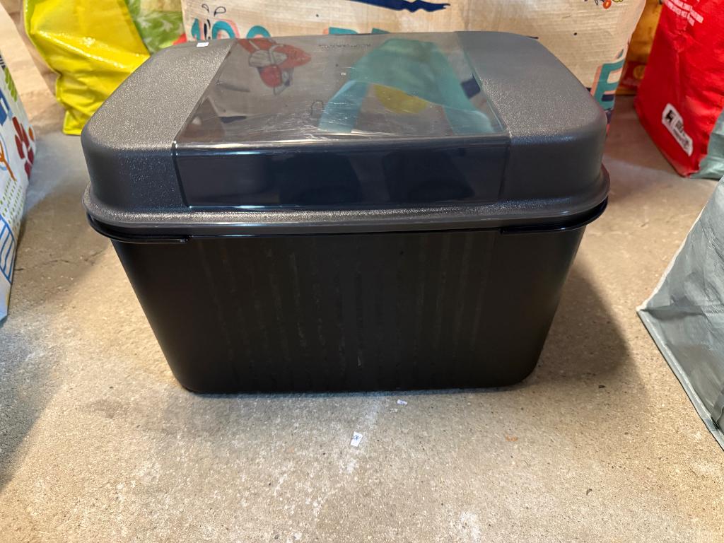 Grande boîte Tupperware noir, Maison & Meubles, Cuisine| Tupperware, Enlèvement ou Envoi, Neuf, Boîte