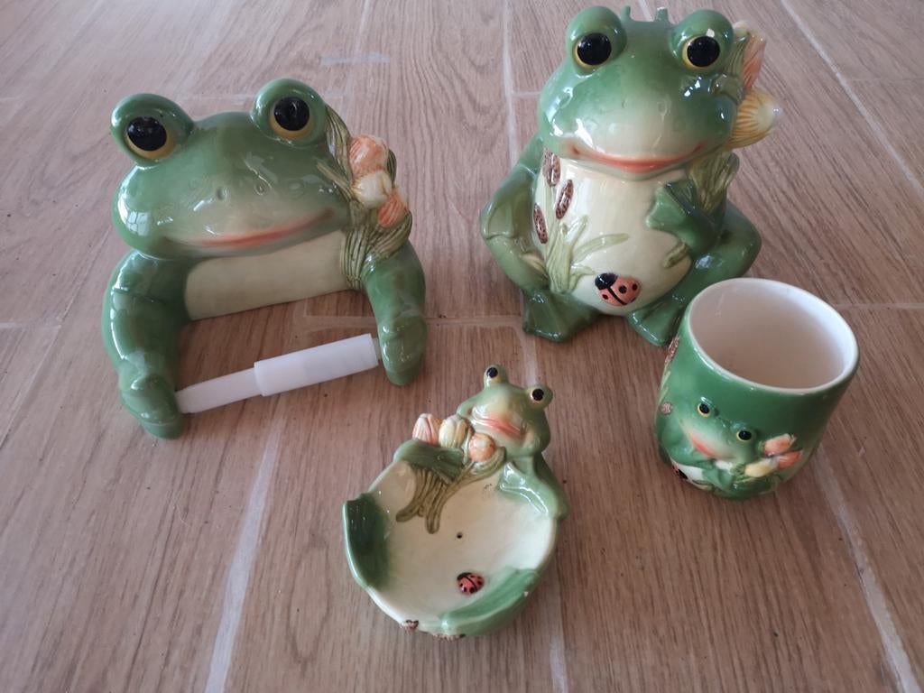 Badkamer/toiletaccessoires in goede staat, Ophalen