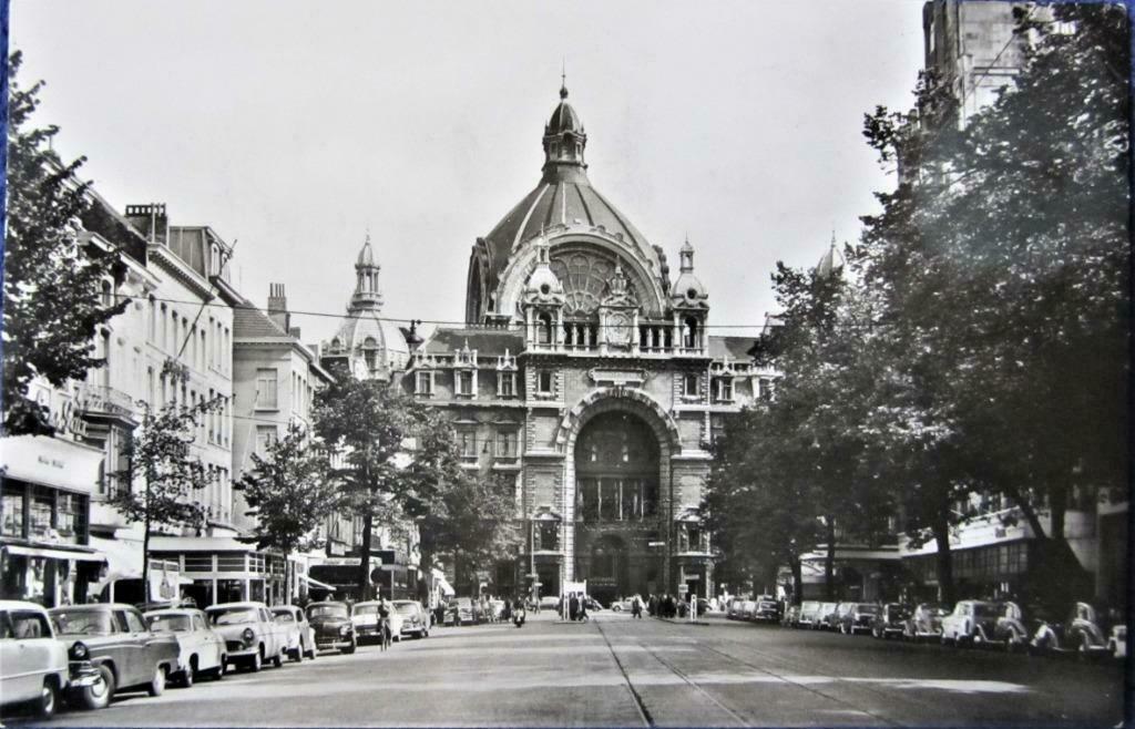 POSTKAART- HET CENTRAAL STATION & DE KEYSERLEI, Ophalen of Verzenden, 1940 tot 1960, Gelopen, Antwerpen