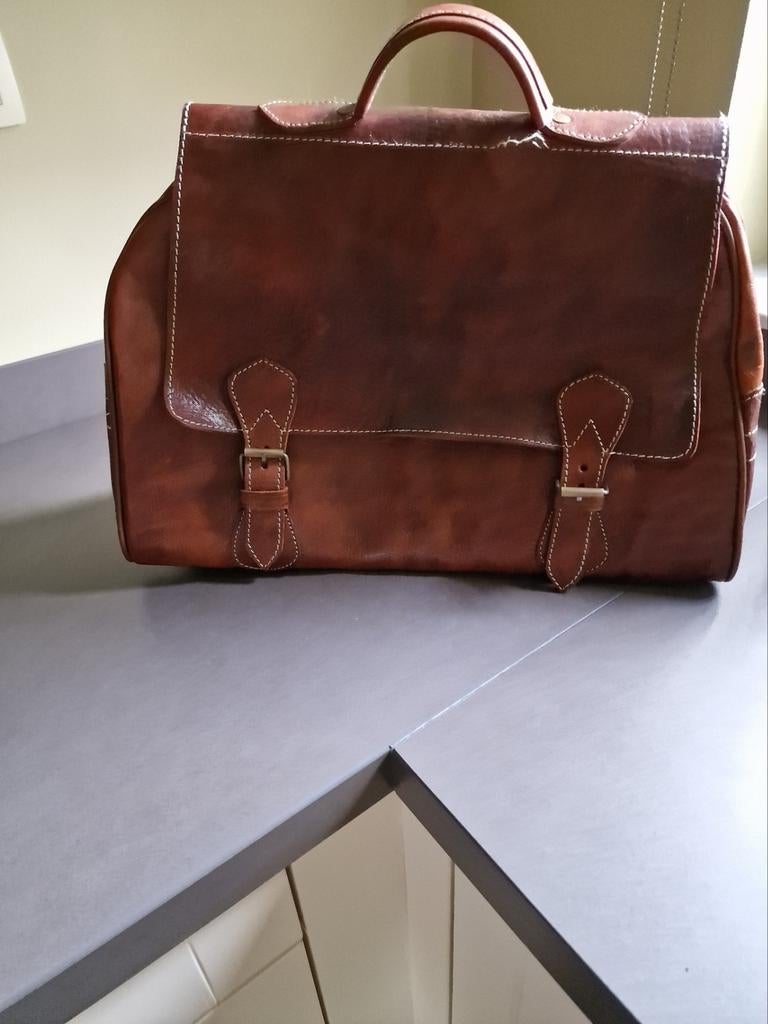 Sac en cuir... Nouveau.. Topper.. Prix d'aubaine., Bijoux, Sacs & Beauté, Sacs | Cartables, Cuir, Enlèvement ou Envoi, Comme neuf
