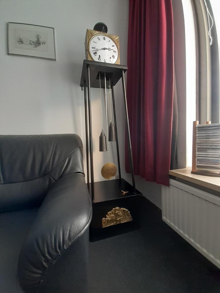 Horloge comtoise antique, Enlèvement