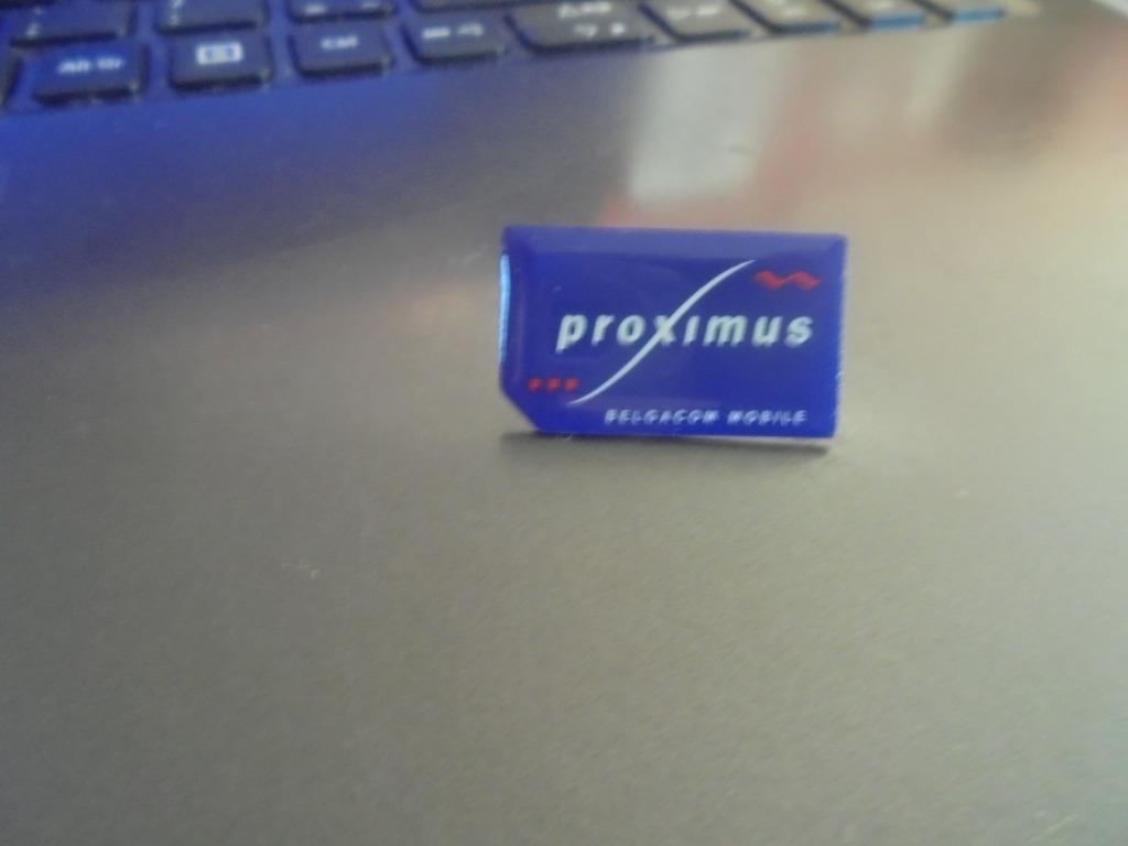 proximus - pin, Verzamelen, Ophalen of Verzenden, Zo goed als nieuw, Speldje of Pin