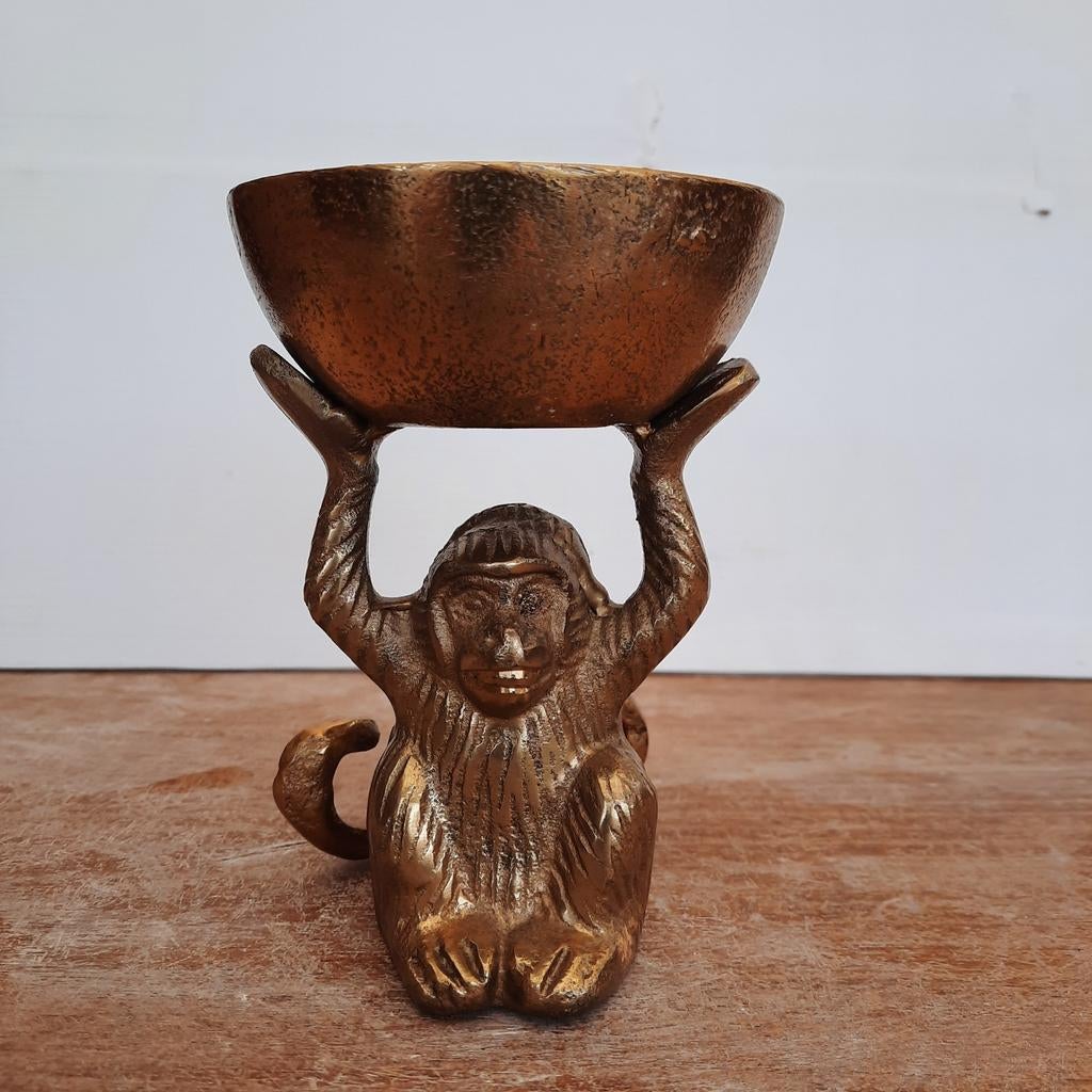 Aapje in koper . Met schooiersschaal 14 cm - 15 euro ., Antiek en Kunst, Ophalen of Verzenden