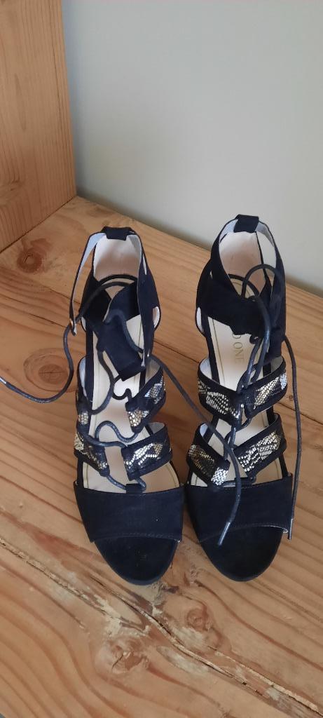 Jolies chaussures neuves taille 40, Neuf, Enlèvement ou Envoi, Chaussures à haut talons, Trend One