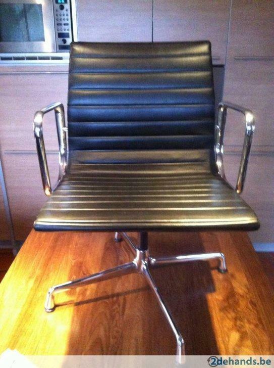 VINTAGE Eames ea108 zwarte lederen stoel / draaibaar   vitra, Ophalen