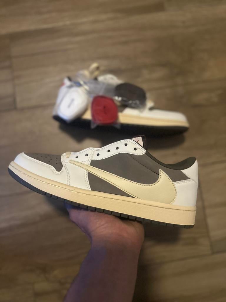 Travis scott mocha 41 -42, Ophalen of Verzenden, Zo goed als nieuw