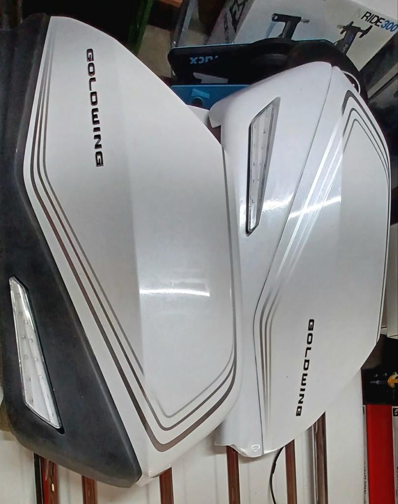 Zijkofferdeksel Goldwing 1800 -  2020, Motoren, Ophalen, Zo goed als nieuw