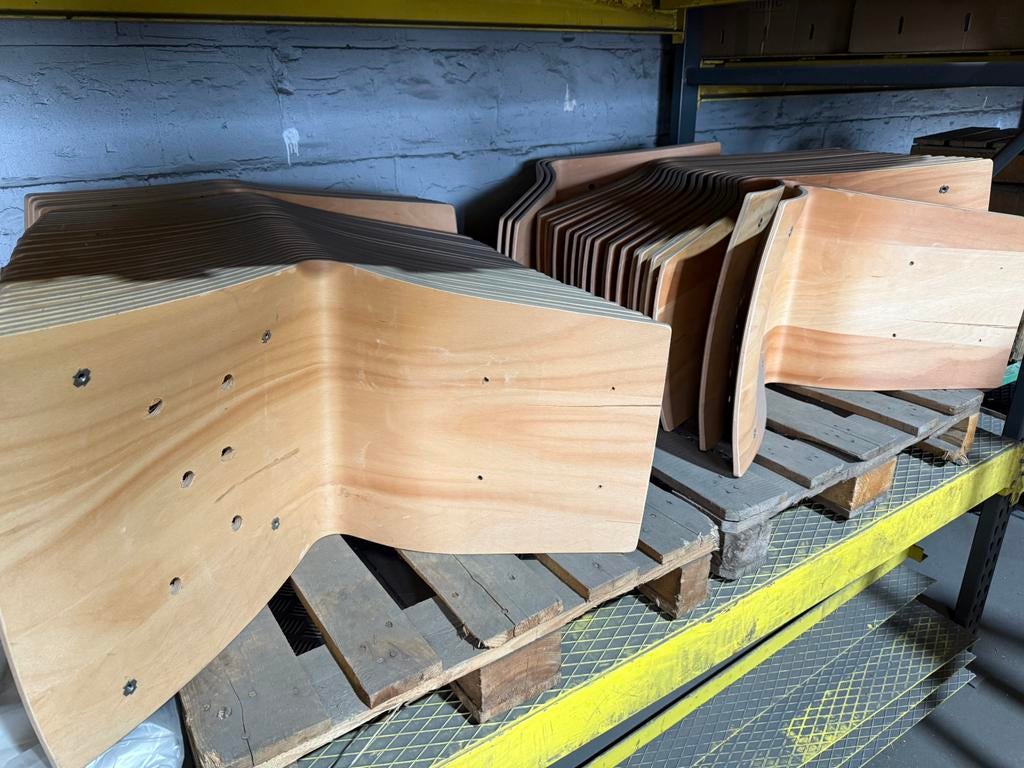 +- 70 stoel zitjes hout, Ophalen, Zo goed als nieuw, Hout