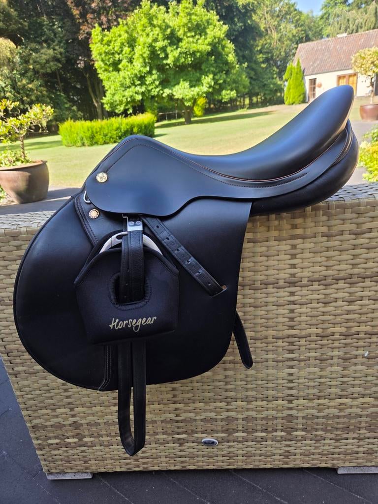Springzadel Prestige boommaat 32 17 inch donkerbruin, Animaux & Accessoires, Chevaux & Poneys | Selles, Enlèvement