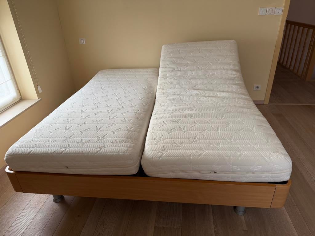Lit réglable (2 x 90 x 200) — avec réglage du dossier, Enlèvement, Comme neuf, 200 cm, Réglable