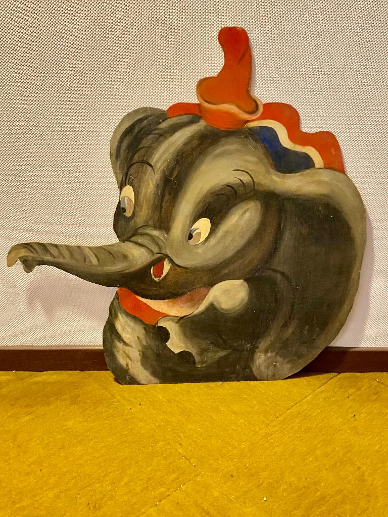 Dumbo: van Walt Disney: inrichting van de kinderkamerD, Verzamelen, Disney, Ophalen of Verzenden, Bambi of Dumbo, Gebruikt, Beeldje of Figuurtje