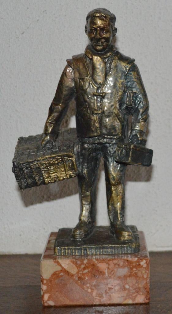 Beeld staande duivenmelker, 25 cm, Ophalen of Verzenden, Zo goed als nieuw, Mens